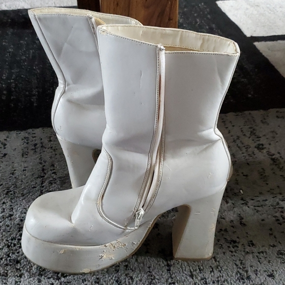 White boots - Picture 2 of 2